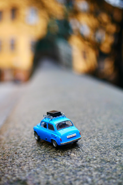 blue model car with roofbox:Photo by Karine Germain on Unsplash