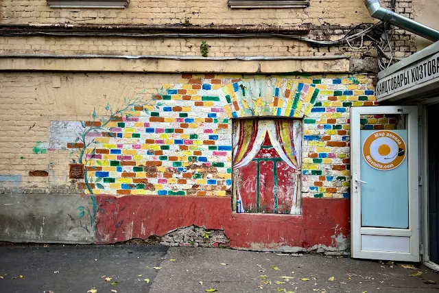 Пятницкая улица, дворы