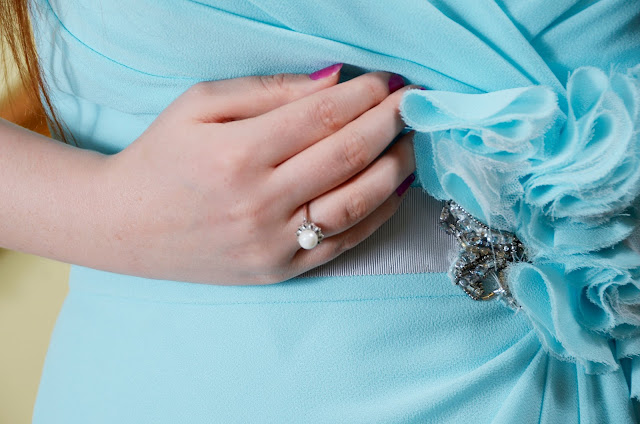 light blue prom dress with flower waist embellishment & pearl ring & diamond around it, light blue sweetheart neckline, Prom Dress Fashion, Fashion, Fashion Blogger, Fashion Blog, Style, Twin Vogue, Red Hair,