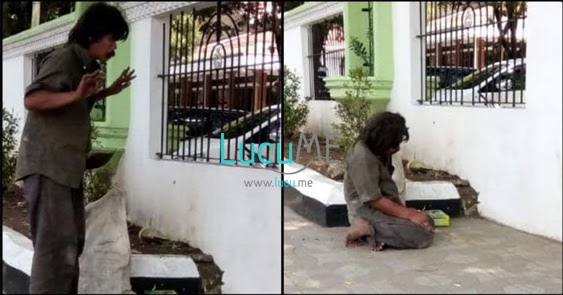 'Orang Gila' Sedang Sholat Di Luar Pagar Masjid Garut Ini 