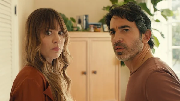 Chris Messina y Kaley Cuoco Based on a True Story