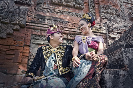 Foto Prewedding Dengan Background Klasik Bali