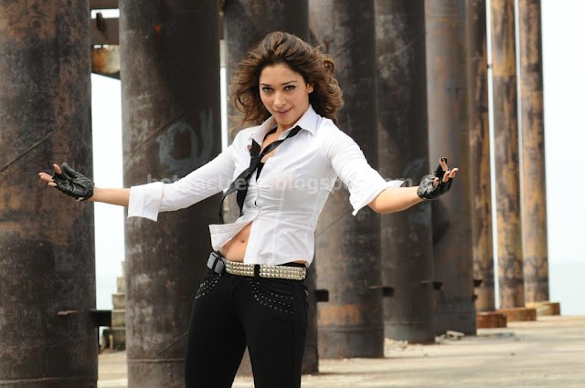 TAMANNA HOT ACTRESS NAVEL SHOW