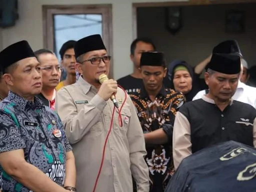 Amasrul Berduka, Wako Hendri Septa Lepas Jenazah Nursina