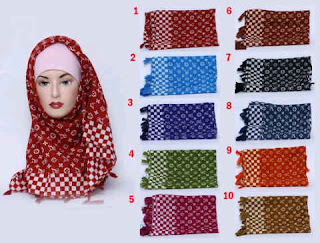 hijab style kerudung segi  empat  motif kotak 