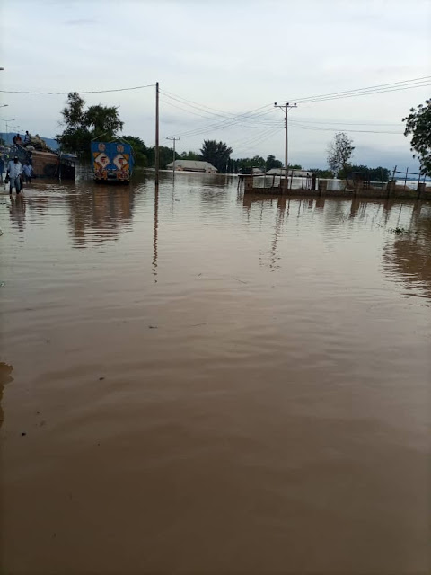 Hundreds Of Motorists, Commuters Stranded As Flood Takes Over Major Roads In Lokoja (Photos)