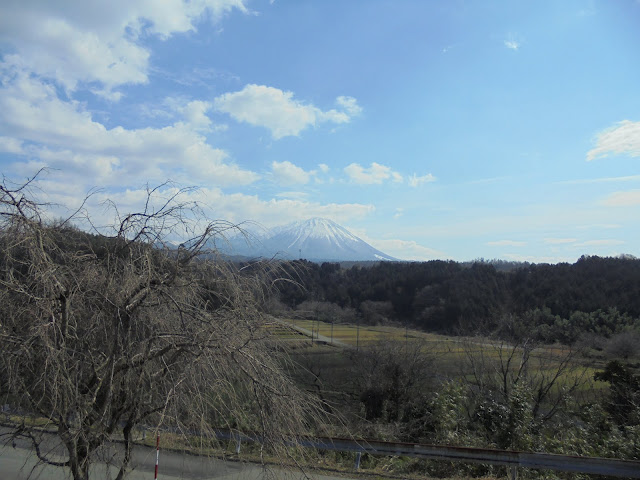 どんぐり村の駐車場から大山の眺望