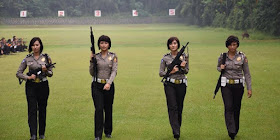 Mengitip 6 polwan cantik Latihan Menembak di Mako Brimob Depok