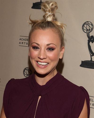 Kaley Cuoco  Hairstyles Photos TiT7i