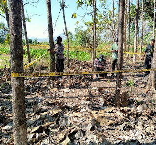 Warga Di Ponorogo Menemukan Mortir Dari Perang Dunia 2, Saat Sedang Membuat Galian Pembatas Tanah.