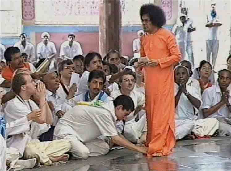 Khalifah Dunia Kecil: Sathya Sai Baba: Kebangkitan Antara 