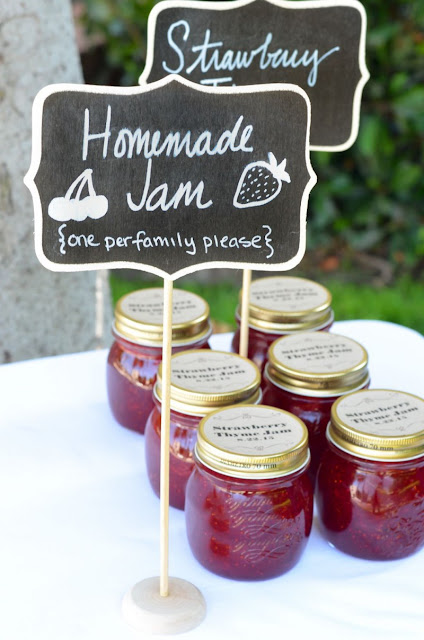 appetizing-homemade-wedding-favor-ideas-Strawberry-Thyme-Jam-Recipe