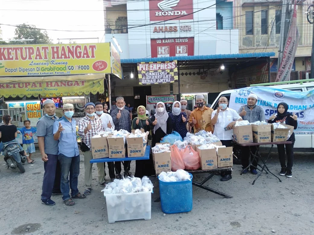 Ika spenslas berbagi takjil