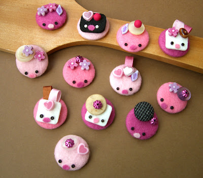 Pink buttons by kup,kup from flickr (CC-NC-SA)