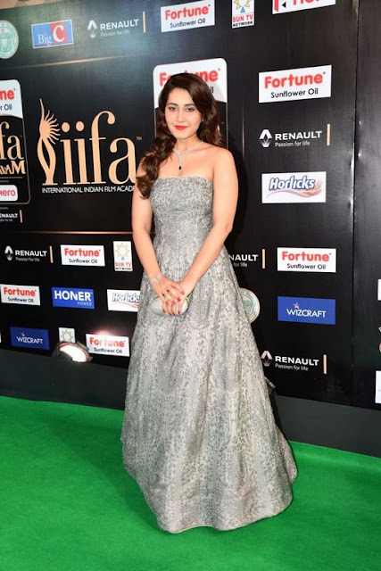 raashi khanna hot at IIFA utsavam