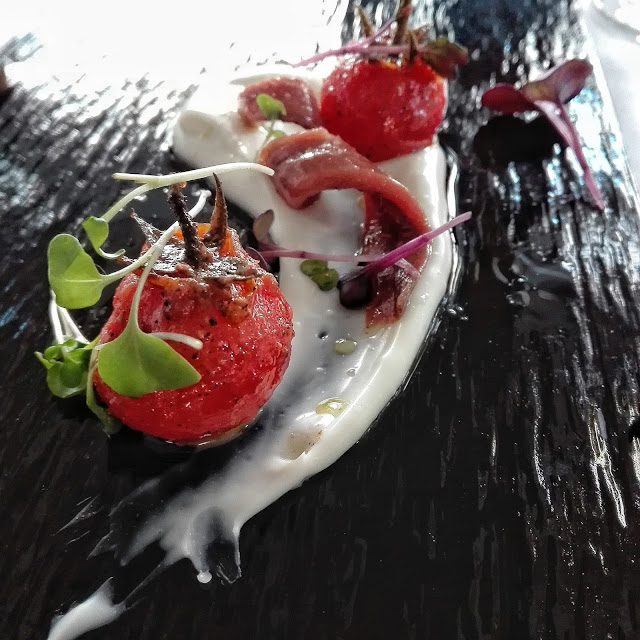 Tomate cherry, queso payoyo y anchoas