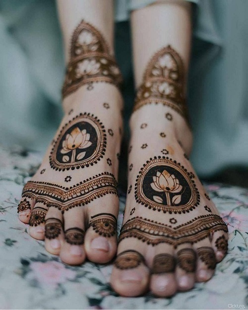 Traditional Mehendi designs -Henna wedding bride