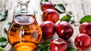 O ácido acético presente no vinagre de maçã ajuda a combater os fungos que causam a micose nas unhas, já que suas propriedades alcalinas neutralizam o pH da pele.