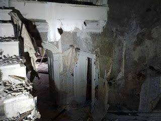 <img src="img_18th century mansion in Todmorden.jpg" alt="Image of  decayed corridoor">