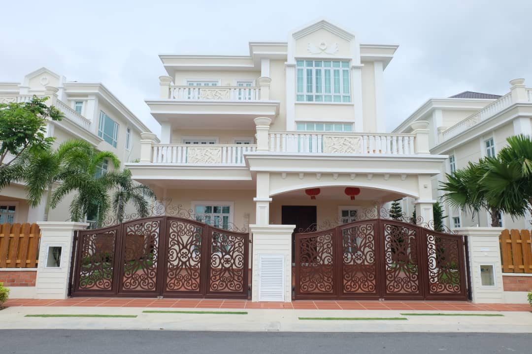 LUXURY 3 STOREY BUNGALOW at STRAITS COURTYARD, MELAKA