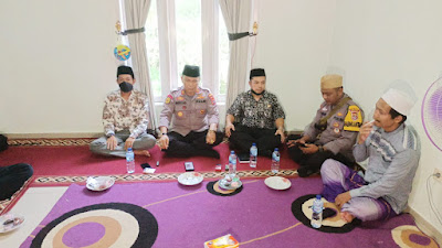 Kapolsek Cikeusal melaksanakan Program Commander Wish Kapolda Banten "Ulama Umaro" 