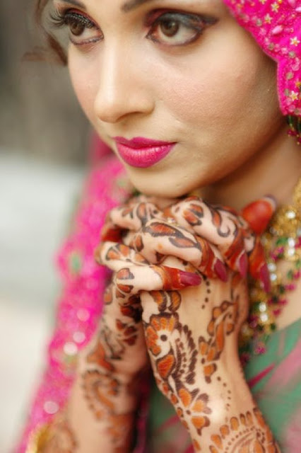 Hot Mehndi Designs for the Party 2013