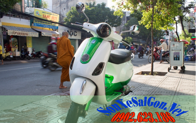 Sơn xe Vespa LX màu trắng xanh Z1000