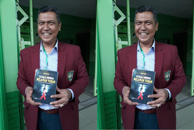 5749_Dokter-Umar-Zein-Luncurkan-Buku-Cerpen--Hilangkan-Stigma-Buruk-Pada-ODHA