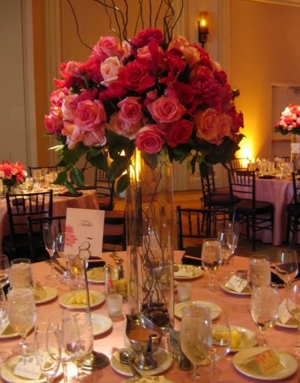 Tables for wedding guest would look pretty with flowers decorations