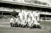 VALENCIA C. F. Temporada 1948-49. Eizaguirre, Seguí, Puchades, Monzó, Álvaro. Díaz, Pasieguito, Epi, Mundo, Igoa y Asensi. REAL SOCIEDAD DE FÚTBOL 1 VALENCIA C. F. 2. Domingo, 08/05/1949. Copa del Generalísimo, cuartos de final, partido de vuelta. San Sebastián, Guipúzcoa, estadio de Atocha. Árbitro: Ramón Azón Roma. Entrenadores: Real Sociedad: Benito Díaz; Valencia: Jacinto Quincoces. Global eliminatoria: Valencia 5 Real Sociedad 3. Goles: 0-1: 44’, Pasieguito. 0-2: 63’, Epi. 1-2: 79’, Ontoria.