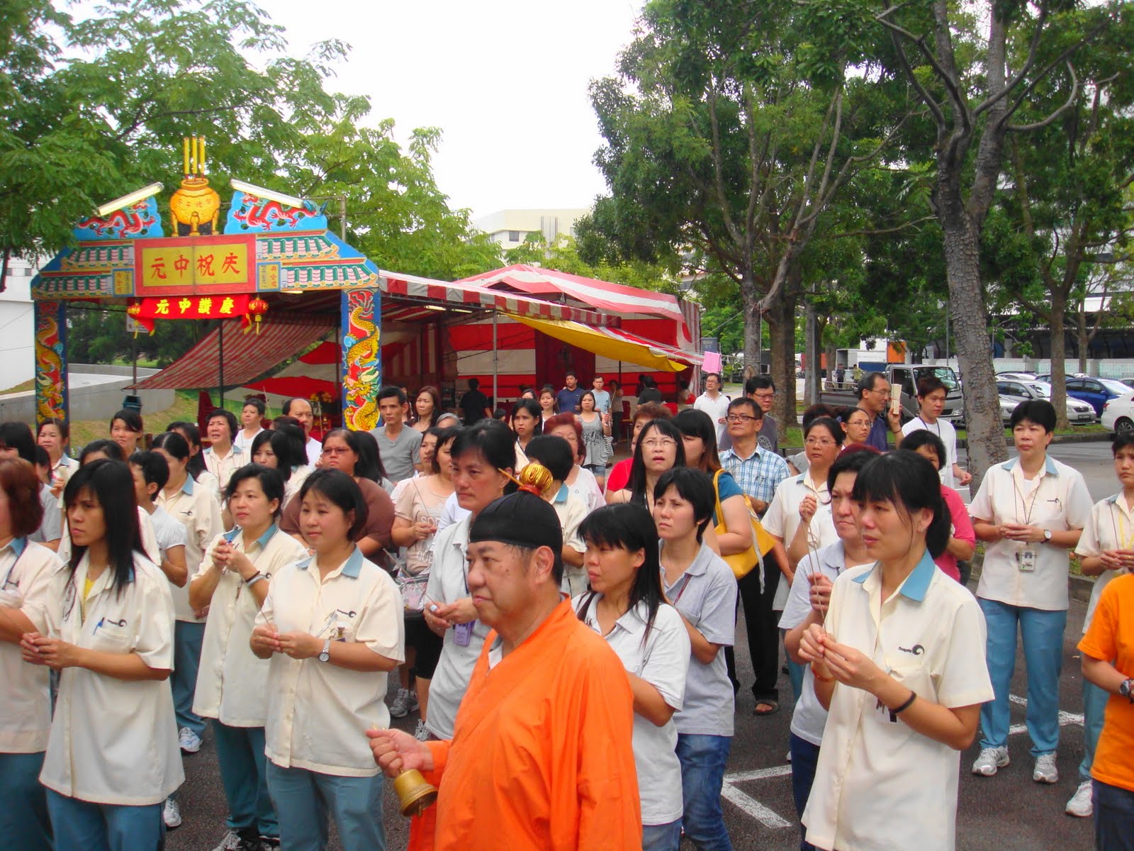 庆祝中元: 2010 7th Month Prayers - Preparation of Joss Paper ...