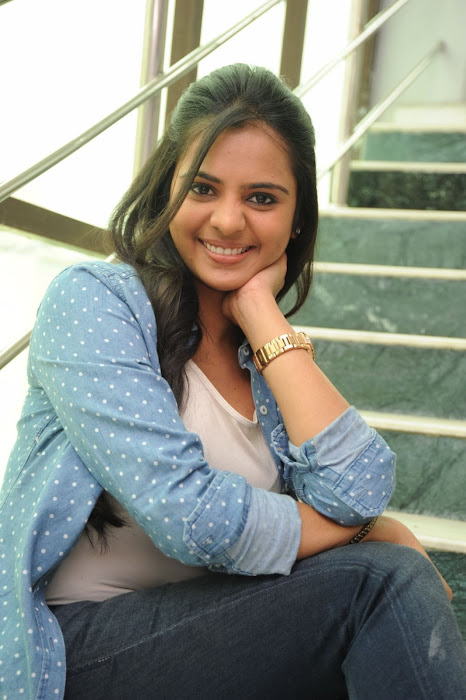 romance heroine manasa trendy actress pics