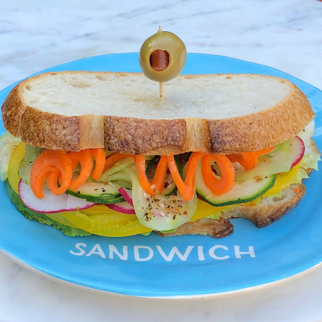 Spiralized Veggies and secret spices are the key to this amazing Vegetable Sandwich Recipe | www.jacolynmurphy.com