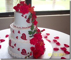 Red Roses Wedding Cake