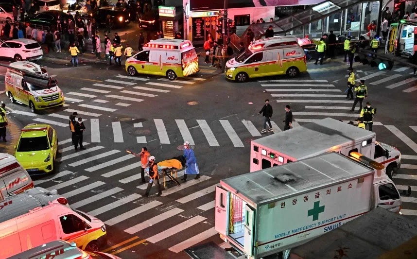 At least 59 people were killed and 150 injured during Halloween celebrations in Itaewon, Seoul, South Korea At least 59 people were killed in a Halloween accident in Seoul's Itaewon district on Saturday evening, according to the Yongsa Fire Department chief, who added that at least 150 others were injured.  A spokesman for the fire department confirmed the incident to Agence France-Presse, saying that 140 ambulances were sent to care for the victims, and it appears that the victims were subjected to a stampede amid large crowds in the area, where a large number of people participate in the Halloween celebrations.  South Korean President Yoon Seok-yeol called on hospitals to prepare to receive the injured, his office said.  South Korean President Yoon Seok-yeol's office said the president had ordered an emergency medical team to be dispatched to the region and directed hospital beds to be prepared to reduce the number of casualties.