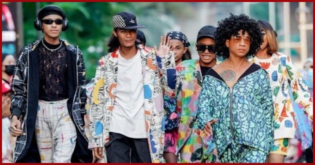 Citayam Fashion Week di Mall Kuningan City, Bonge Tampil Keren Catwalk di Trotoar