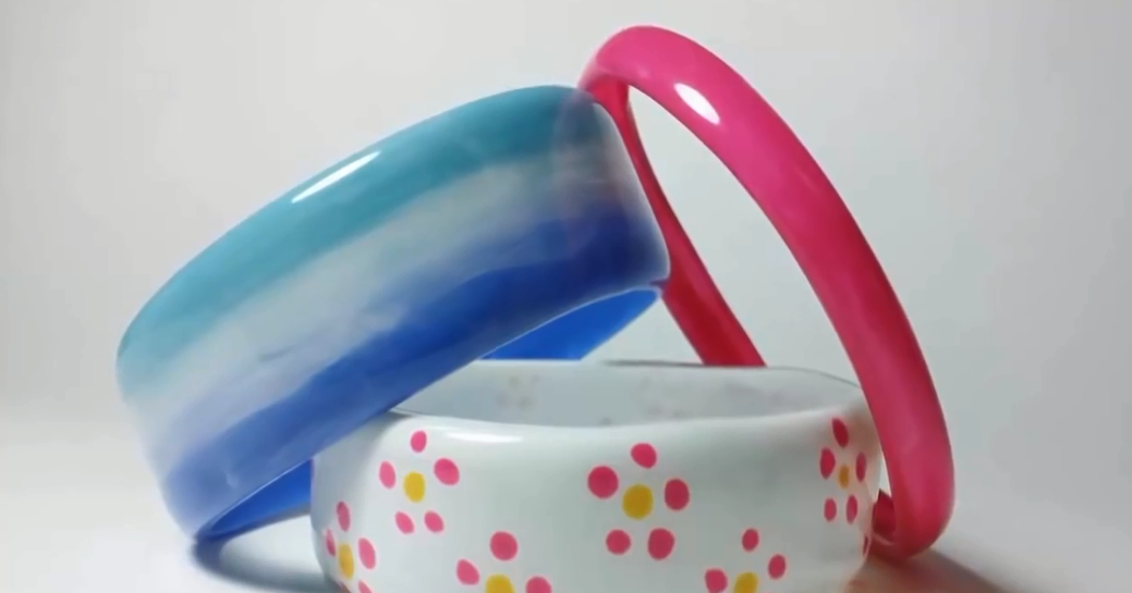  Kerajinan  cara membuat gelang  cantik dari botol plastik bekas