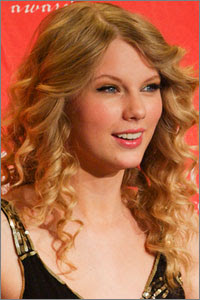 Taylor Swift Natural Hair, Long Hairstyle 2013, Hairstyle 2013, New Long Hairstyle 2013, Celebrity Long Romance Hairstyles 2040