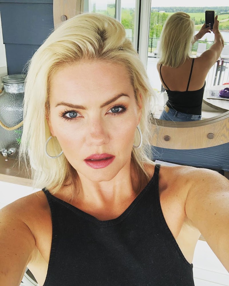 Elisha Cuthbert Insatgram Clicks 3 Jul -2020