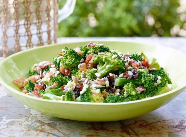 Salad Broccoli very easy recipes