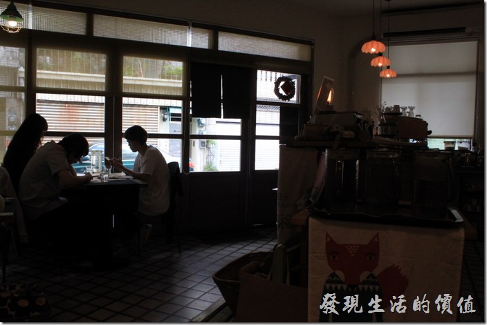 台南和喫咖啡餐廳內的景象。