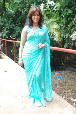 bollywood actress, Sonali Kulkarni, Saree Photos