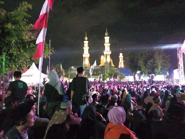 Ribuan Orang Ikuti Sholawat Kebangsaan di Alun-alun Prembun