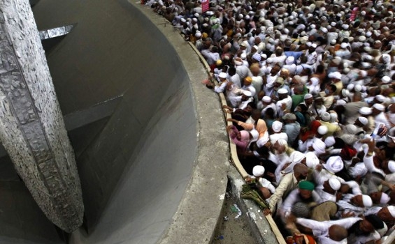 Lebih dari 200 Orang Jemaah Haji Tewas di Mina Saat Berebutan Lempar Jumrah