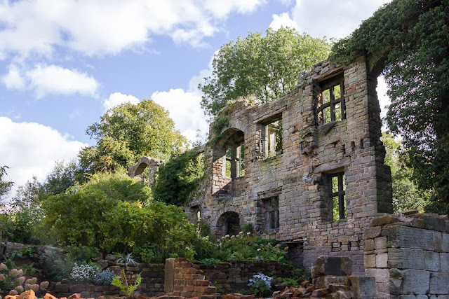 Biddulph Old Hall, ruin,Roaring Meg cannon