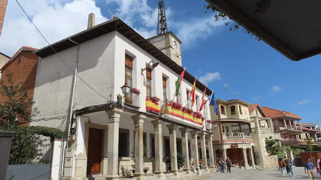 Ayuntamiento de Miraflores de la Sierra.
