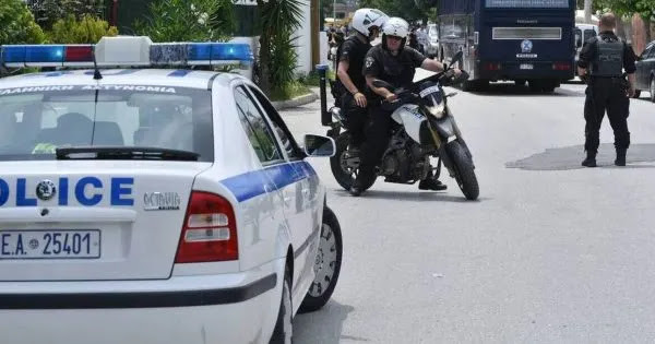 Σε διαθεσιμότητα αστυνομικός που διαφωνούσε με την υποχρεωτικότητα εμβολίων και τεστ