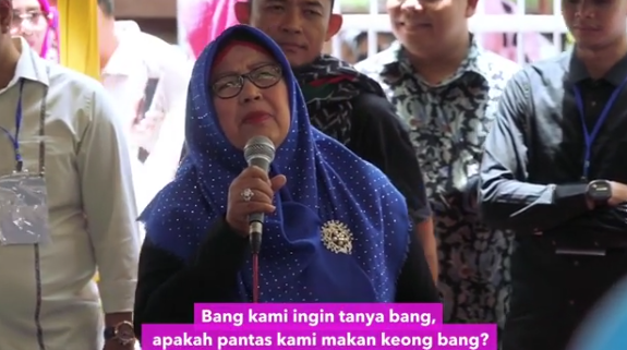 Emak-emak di Video Sandi Bicara Soal Makan Keong dan Foto di Paris