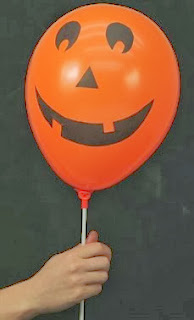 http://lasmanualidades.imujer.com/2010/10/22/decoracion-para-halloween-con-globos