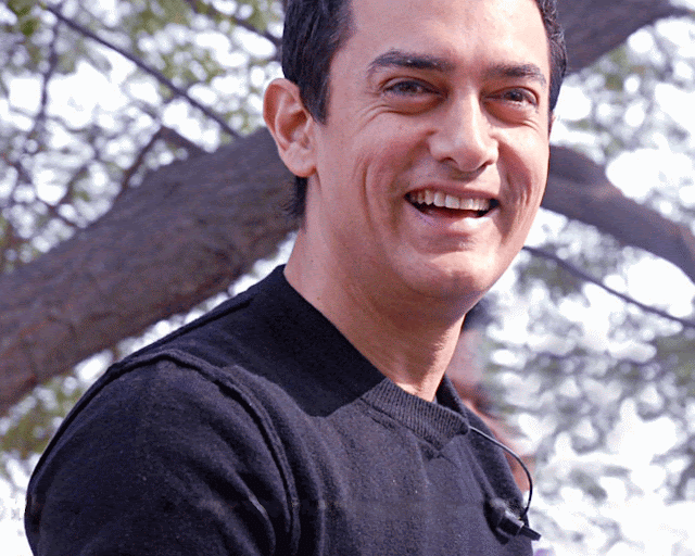 Aamir Khan smilng